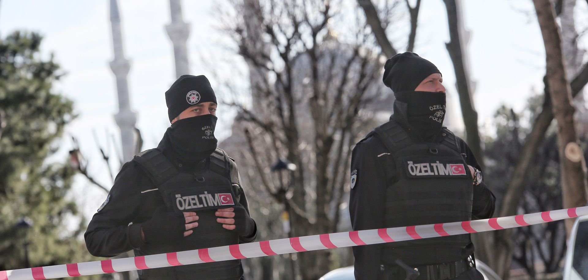 Turkish police secure the area after an explosion in the central Istanbul Sultanahmet district on January 12, 2016 in Istanbul, Turkey.