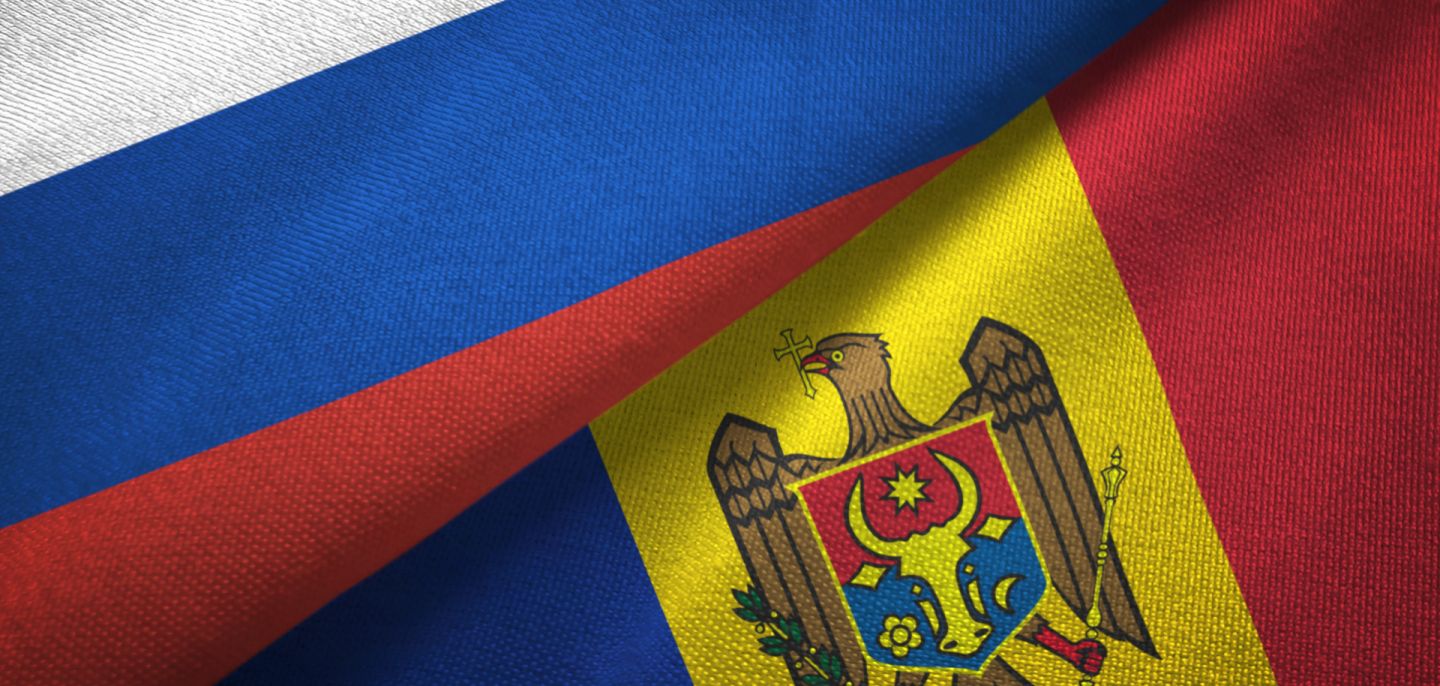 An illustration of Russian and Moldovan flags.