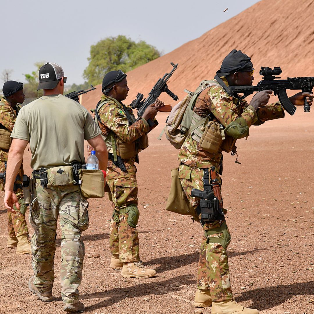 A U.S. Army trainer instructs Malian soldiers on April 12, 2018, during an anti-terrorism exercise at the Kamboinse general Bila Zagre military camp near Ouagadougou, Burkina Faso.