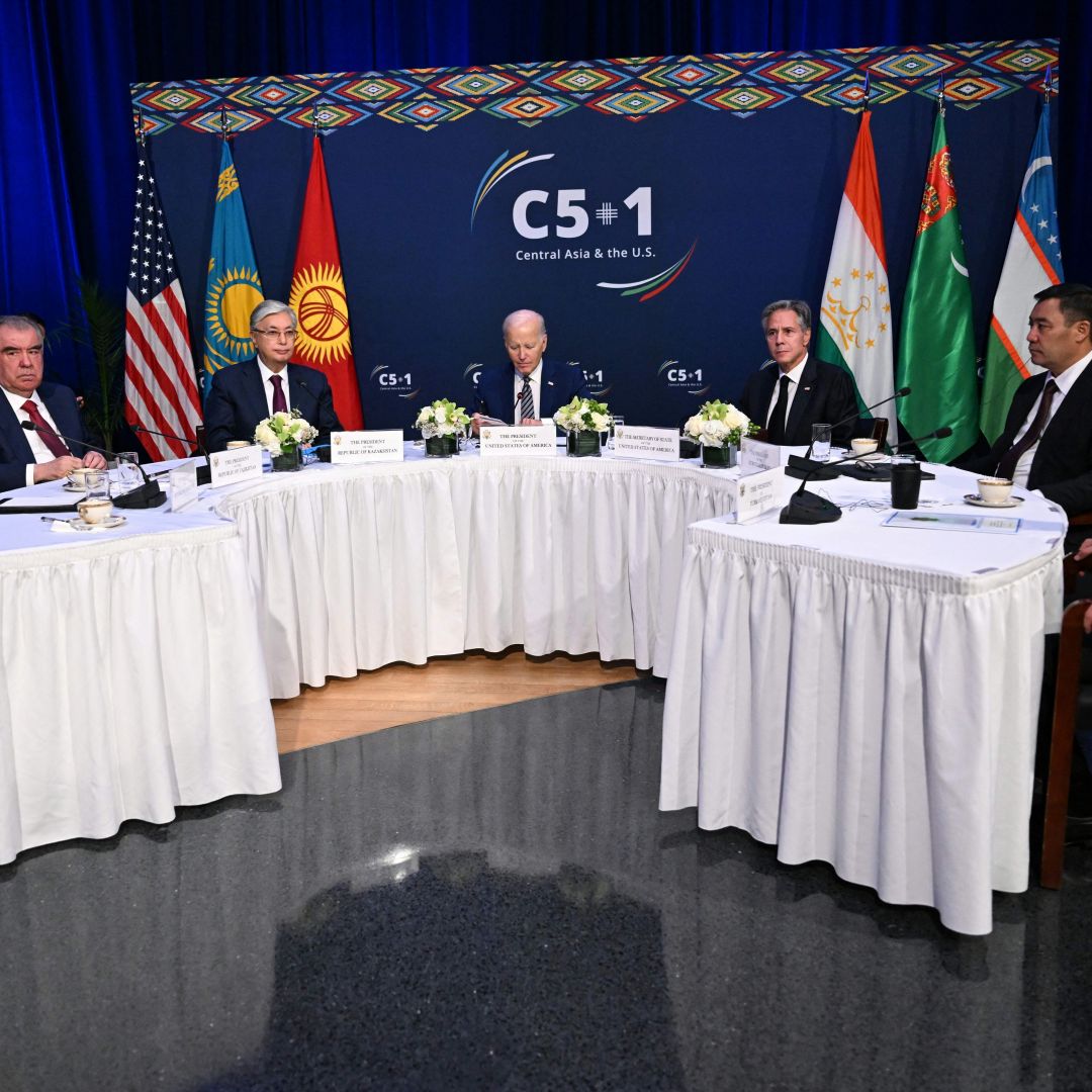 U.S. President Joe Biden (C) and U.S. Secretary of State Antony Blinken (3R) participate in a meeting of the C5+1 with Kazakh President Kassym-Jomart Tokayev, Kyrgyz President Sadyr Zhaparov, Tajik President Emomali Rahmon, Turkmen President Serdar Berdymukhamedov and Uzbek President Shavkat Mirziyoyev in New York City on Sept. 19, 2023. 