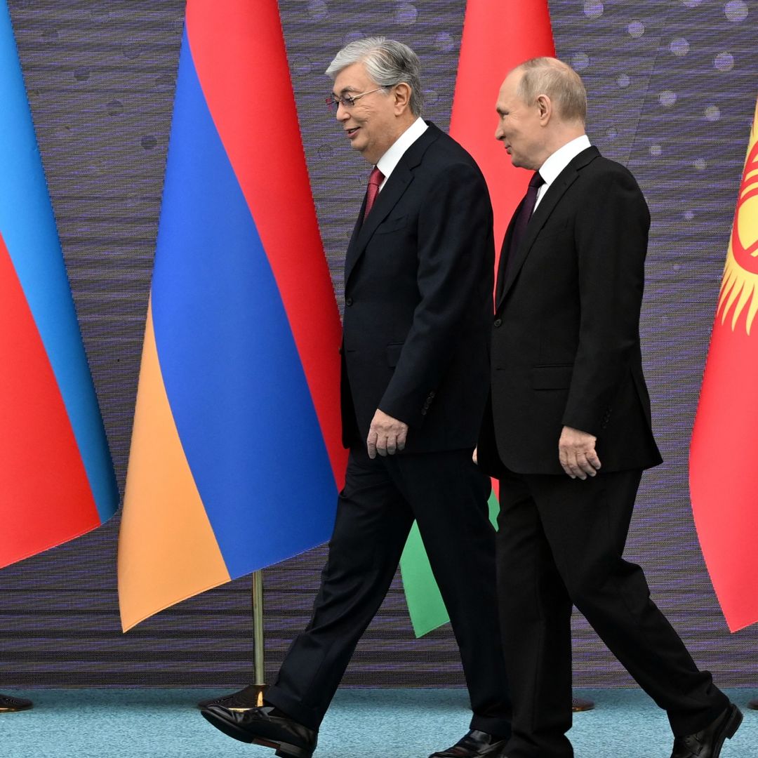 Russian President Vladimir Putin (right) and his Kazakh counterpart Kassym-Jomart Tokayev arrive in Astana before a regional summit on Oct. 14, 2022. 