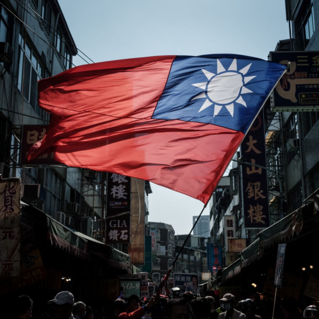 A supporter of the main opposition Kuomintang (KMT) waves Taiwan's national flag during a campaign rally at the Sanhe Market in Kaohsiung, Taiwan, on Jan. 10, 2024.