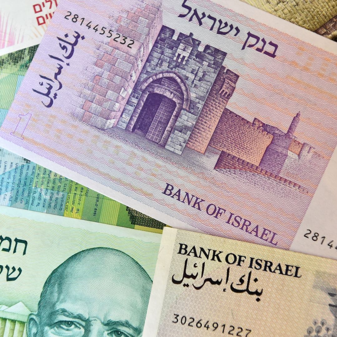A photo of Israeli banknotes.