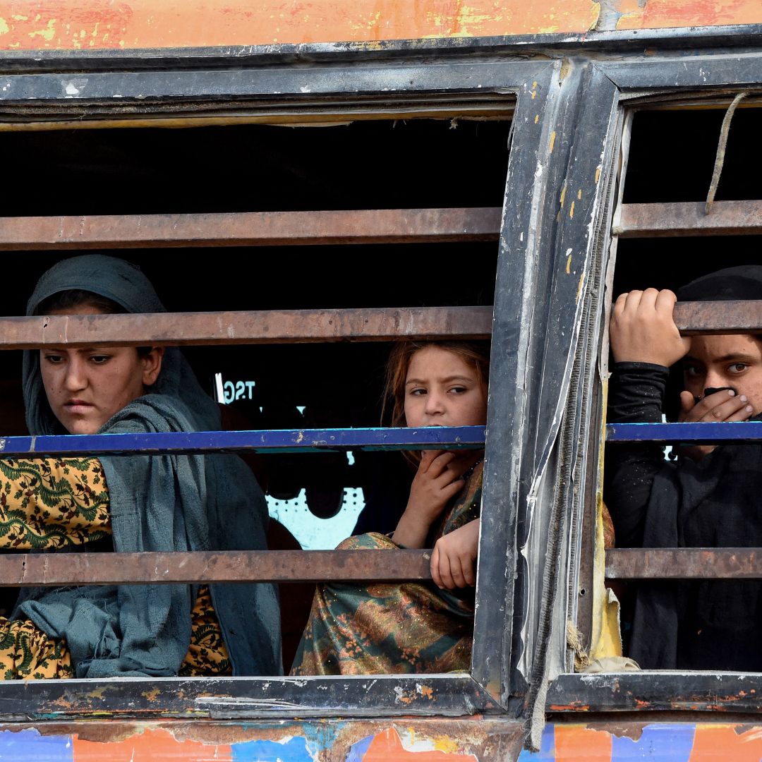 Afghan refugees arrive at the Chaman border crossing in Pakistan before departing for Afghanistan on Nov. 4, 2023. 