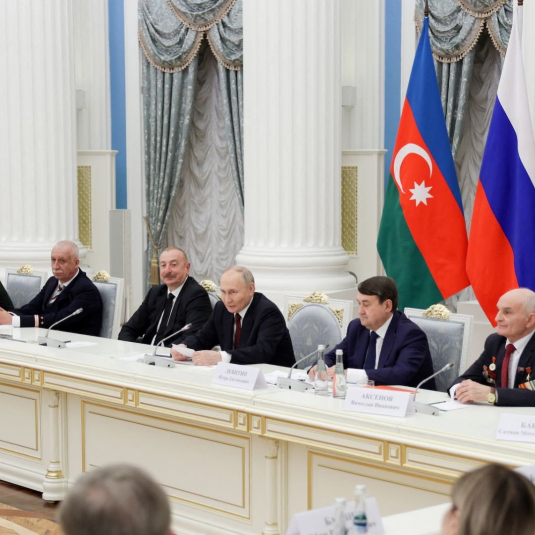 Azerbaijani President Ilham Aliyev (4th from left) and Russian President Vladimir Putin (5th from left) attend a meeting in Moscow on April 22, 2024. 