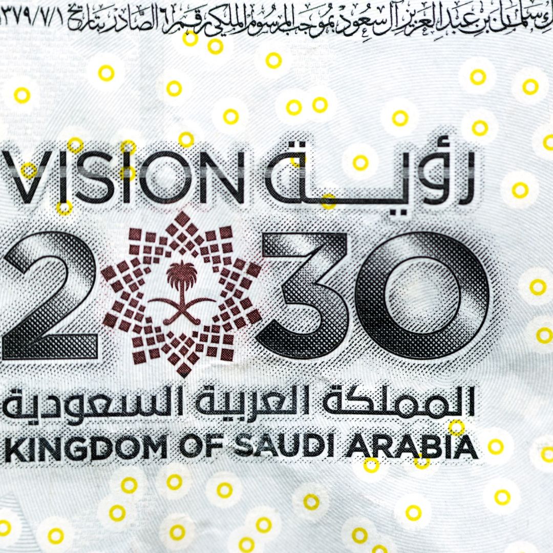A 3D logo of Vision 2030 from the obverse side of 200 Saudi Riyal banknote. Facing ballooning costs and questionable viability, Saudi Arabia is scaling back giga-projects like Neom, signaling a new market-driven discipline that nonetheless leaves the state as the primary economic driver. A 3D logo of Vision 2030 from the obverse side of 200 Saudi Riyal banknote.