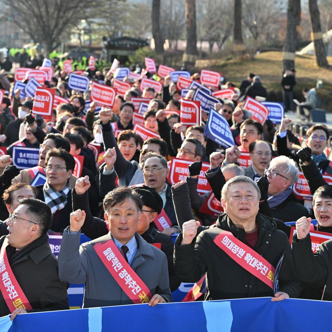Doctors shout slogans during a rally to protest against the government's plan to raise the annual enrollment quota at medical schools, near the Presidential Office in Seoul on Feb. 25, 2024.