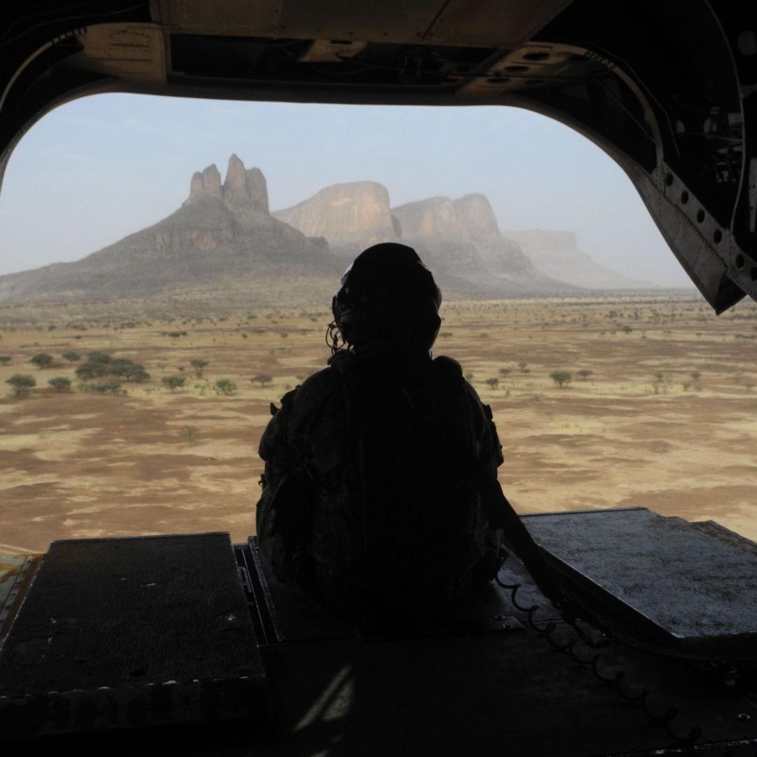 A British soldier leaves the Hombori area aboard a Chinook helicopter on March 28, 2019 during the start of the French Barkhane Force operation in Mali's Gourma region.