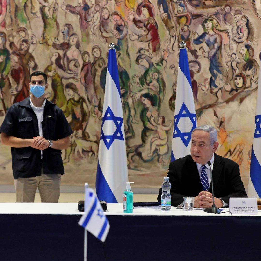 Israeli Prime Minister Benjamin Netanyahu (right) and Alternate Prime Minister and Defence Minister Benny Gantz (left) attend a cabinet meeting in the Knesset on May 24, 2020.